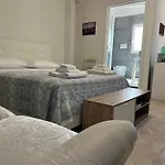 Mediterranea With Private Parking Bed & Breakfast 4*