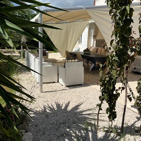 Couette-café Mediterranea With Private Parking