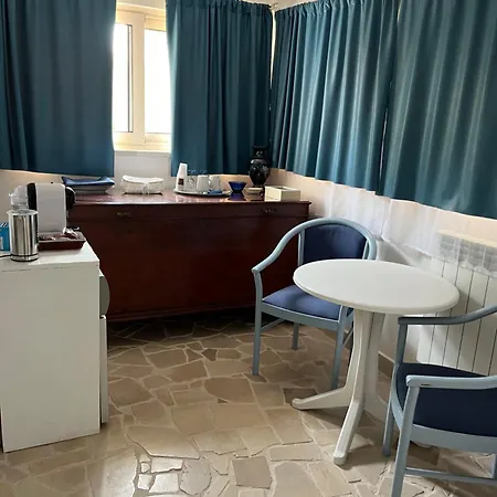 Mediterranea With Private Parking לינה וארוחת בוקר