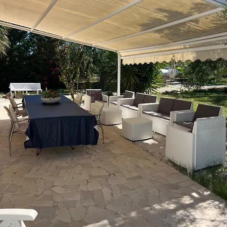 Mediterranea With Private Parking לינה וארוחת בוקר