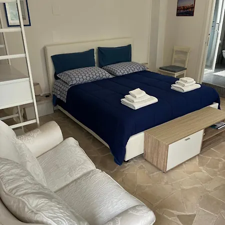 לינה וארוחת בוקר Mediterranea With Private Parking טרני