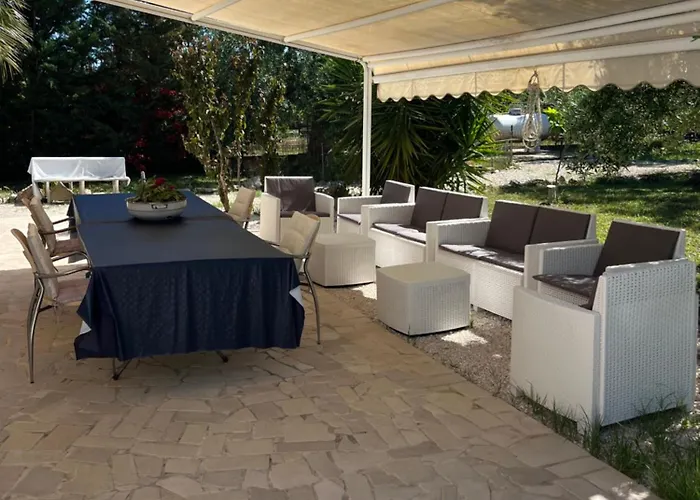Mediterranea With Private Parking לינה וארוחת בוקר